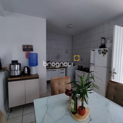 Casa com 93m², 3 quartos (sendo 1 suíte), 4 garagens, no bairro Ingleses em Florianópolis