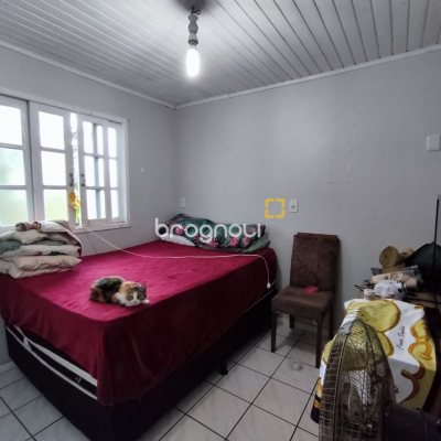 Casa com 93m², 3 quartos (sendo 1 suíte), 4 garagens, no bairro Ingleses em Florianópolis