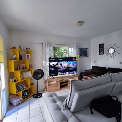 Casa com 93m², 3 quartos (sendo 1 suíte), 4 garagens, no bairro Ingleses em Florianópolis