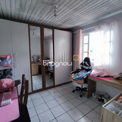 Casa com 93m², 3 quartos (sendo 1 suíte), 4 garagens, no bairro Ingleses em Florianópolis