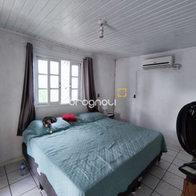 Casa com 93m², 3 quartos (sendo 1 suíte), 4 garagens, no bairro Ingleses em Florianópolis