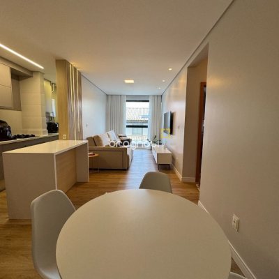 Apartamento com 69m², 2 quartos (sendo 1 suíte), 1 garagem, no bairro Coqueiros em Florianópolis
