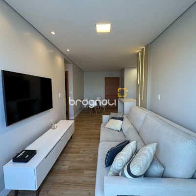Apartamento com 69m², 2 quartos (sendo 1 suíte), 1 garagem, no bairro Coqueiros em Florianópolis