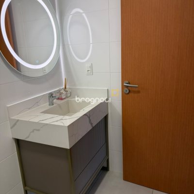Apartamento com 69m², 2 quartos (sendo 1 suíte), 1 garagem, no bairro Coqueiros em Florianópolis