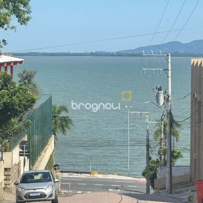 Apartamento com 69m², 2 quartos (sendo 1 suíte), 1 garagem, no bairro Coqueiros em Florianópolis