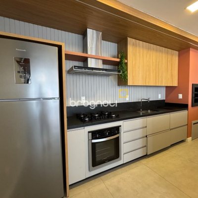 Apartamento com 69m², 2 quartos (sendo 1 suíte), 1 garagem, no bairro Coqueiros em Florianópolis