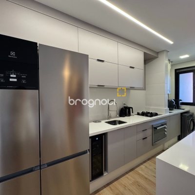 Apartamento com 69m², 2 quartos (sendo 1 suíte), 1 garagem, no bairro Coqueiros em Florianópolis