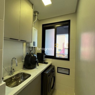 Apartamento com 69m², 2 quartos (sendo 1 suíte), 1 garagem, no bairro Coqueiros em Florianópolis