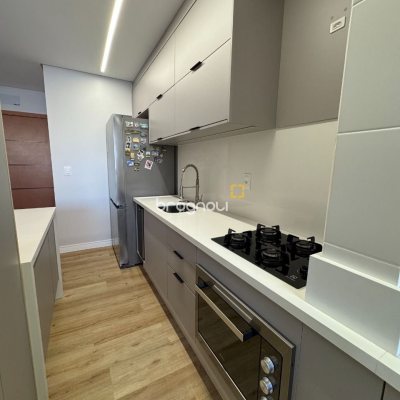 Apartamento com 69m², 2 quartos (sendo 1 suíte), 1 garagem, no bairro Coqueiros em Florianópolis