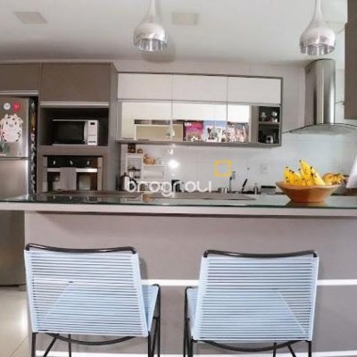 Apartamento com 118m², 3 quartos (sendo 3 suítes), 2 garagens, no bairro Kobrasol em São José