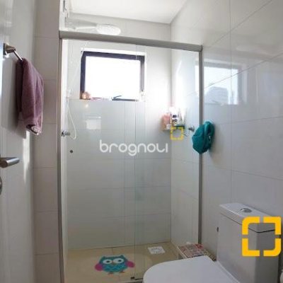 Apartamento com 118m², 3 quartos (sendo 3 suítes), 2 garagens, no bairro Kobrasol em São José