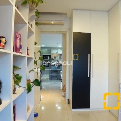 Apartamento com 118m², 3 quartos (sendo 3 suítes), 2 garagens, no bairro Kobrasol em São José