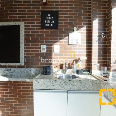 Apartamento com 118m², 3 quartos (sendo 3 suítes), 2 garagens, no bairro Kobrasol em São José