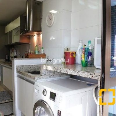 Apartamento com 118m², 3 quartos (sendo 3 suítes), 2 garagens, no bairro Kobrasol em São José