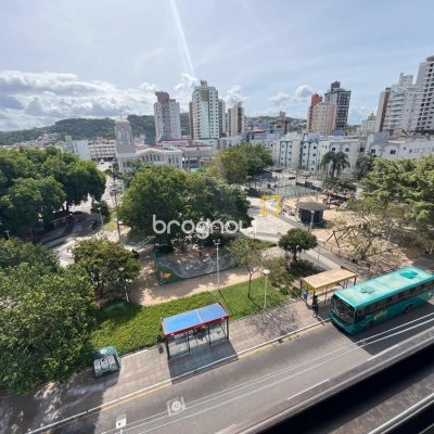 Apartamento com 118m², 3 quartos (sendo 3 suítes), 2 garagens, no bairro Kobrasol em São José