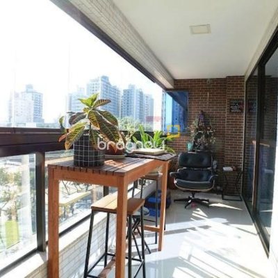 Apartamento com 118m², 3 quartos (sendo 3 suítes), 2 garagens, no bairro Kobrasol em São José