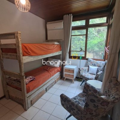 Casa de Condomínio com 1772m², 11 quartos (sendo 3 suítes), 10 garagens, no bairro Vargem Grande em Florianópolis