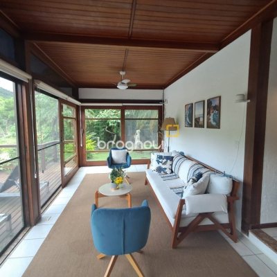 Casa de Condomínio com 1772m², 11 quartos (sendo 3 suítes), 10 garagens, no bairro Vargem Grande em Florianópolis