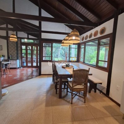 Casa de Condomínio com 1772m², 11 quartos (sendo 3 suítes), 10 garagens, no bairro Vargem Grande em Florianópolis