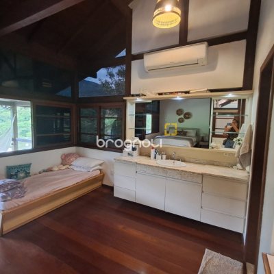 Casa de Condomínio com 1772m², 11 quartos (sendo 3 suítes), 10 garagens, no bairro Vargem Grande em Florianópolis