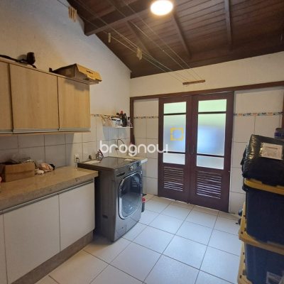 Casa de Condomínio com 1772m², 11 quartos (sendo 3 suítes), 10 garagens, no bairro Vargem Grande em Florianópolis
