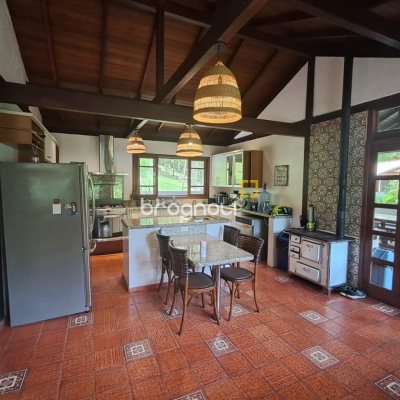Casa de Condomínio com 1772m², 11 quartos (sendo 3 suítes), 10 garagens, no bairro Vargem Grande em Florianópolis