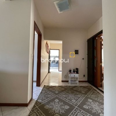 Casa com 223m², 3 quartos (sendo 1 suíte), 2 garagens, no bairro Ingleses em Florianópolis
