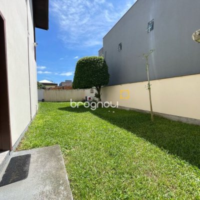 Casa com 223m², 3 quartos (sendo 1 suíte), 2 garagens, no bairro Ingleses em Florianópolis
