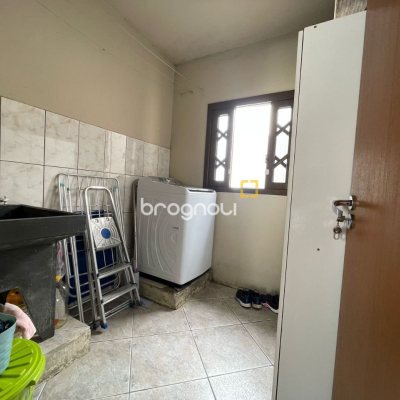 Casa com 223m², 3 quartos (sendo 1 suíte), 2 garagens, no bairro Ingleses em Florianópolis