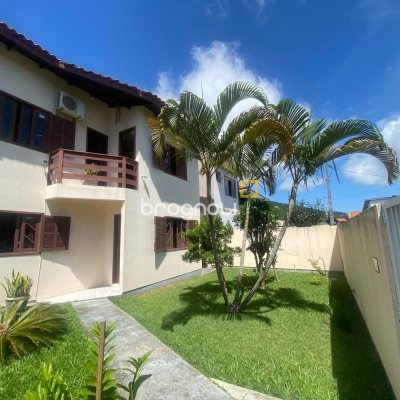 Casa com 223m², 3 quartos (sendo 1 suíte), 2 garagens, no bairro Ingleses em Florianópolis