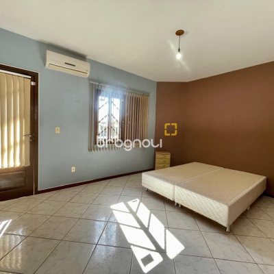 Casa com 223m², 3 quartos (sendo 1 suíte), 2 garagens, no bairro Ingleses em Florianópolis