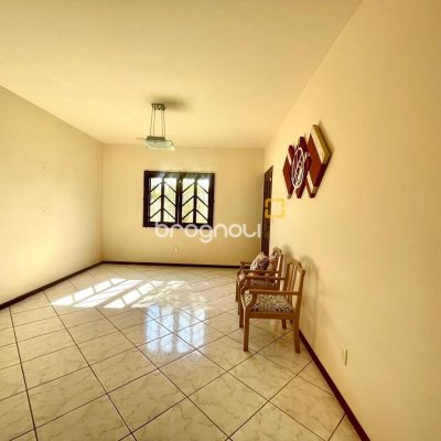 Casa com 223m², 3 quartos (sendo 1 suíte), 2 garagens, no bairro Ingleses em Florianópolis