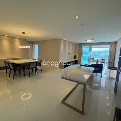 Apartamento com 165m², 3 quartos (sendo 3 suítes), 2 garagens, no bairro Agronômica em Florianópolis