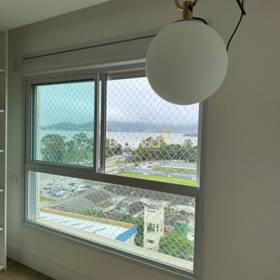 Apartamento com 165m², 3 quartos (sendo 3 suítes), 2 garagens, no bairro Agronômica em Florianópolis