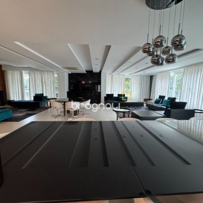 Apartamento com 165m², 3 quartos (sendo 3 suítes), 2 garagens, no bairro Agronômica em Florianópolis