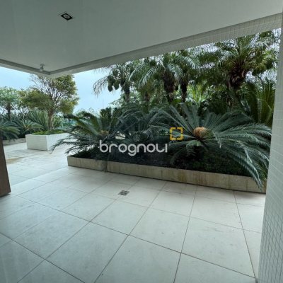 Apartamento com 165m², 3 quartos (sendo 3 suítes), 2 garagens, no bairro Agronômica em Florianópolis