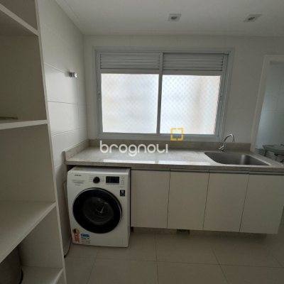 Apartamento com 165m², 3 quartos (sendo 3 suítes), 2 garagens, no bairro Agronômica em Florianópolis