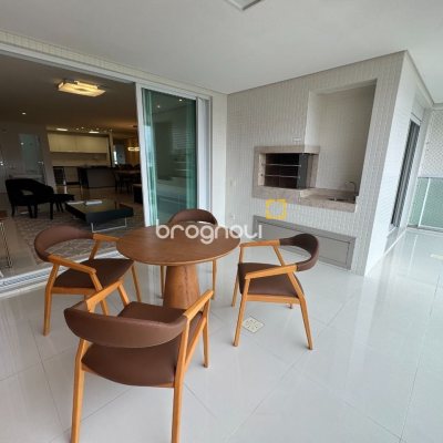 Apartamento com 165m², 3 quartos (sendo 3 suítes), 2 garagens, no bairro Agronômica em Florianópolis