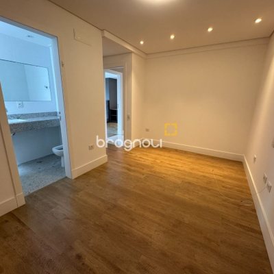 Apartamento com 165m², 3 quartos (sendo 3 suítes), 2 garagens, no bairro Agronômica em Florianópolis