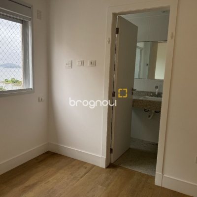Apartamento com 165m², 3 quartos (sendo 3 suítes), 2 garagens, no bairro Agronômica em Florianópolis