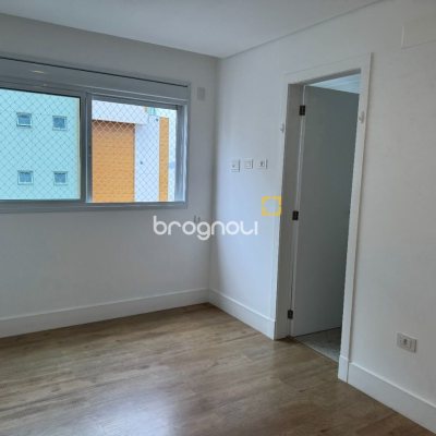 Apartamento com 165m², 3 quartos (sendo 3 suítes), 2 garagens, no bairro Agronômica em Florianópolis