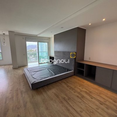 Apartamento com 165m², 3 quartos (sendo 3 suítes), 2 garagens, no bairro Agronômica em Florianópolis