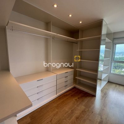 Apartamento com 165m², 3 quartos (sendo 3 suítes), 2 garagens, no bairro Agronômica em Florianópolis