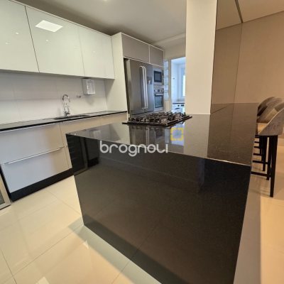 Apartamento com 165m², 3 quartos (sendo 3 suítes), 2 garagens, no bairro Agronômica em Florianópolis