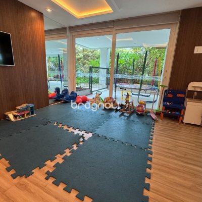 Apartamento com 165m², 3 quartos (sendo 3 suítes), 2 garagens, no bairro Agronômica em Florianópolis