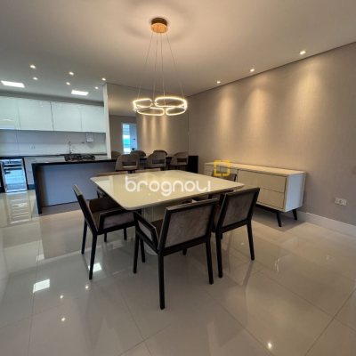 Apartamento com 165m², 3 quartos (sendo 3 suítes), 2 garagens, no bairro Agronômica em Florianópolis