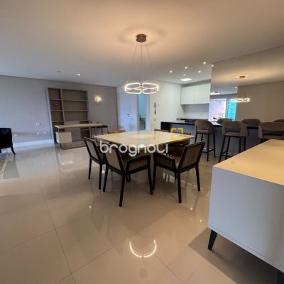 Apartamento com 165m², 3 quartos (sendo 3 suítes), 2 garagens, no bairro Agronômica em Florianópolis