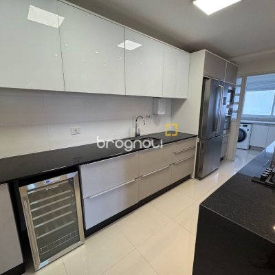 Apartamento com 165m², 3 quartos (sendo 3 suítes), 2 garagens, no bairro Agronômica em Florianópolis