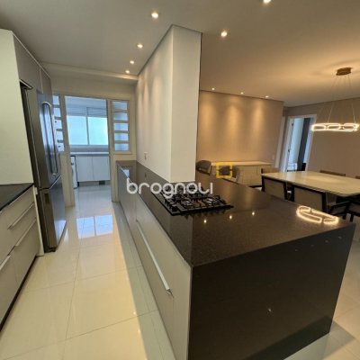 Apartamento com 165m², 3 quartos (sendo 3 suítes), 2 garagens, no bairro Agronômica em Florianópolis