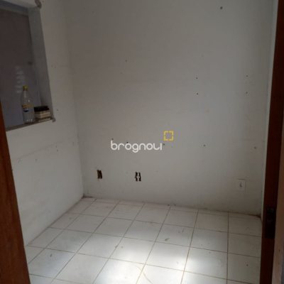 Galpão com 200m², 18 garagens, no bairro São João do Rio Vermelho em Florianópolis